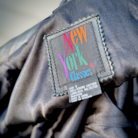 Vintage New York CLASSICS black leather jacket
size: Small - Picture 2 of 16